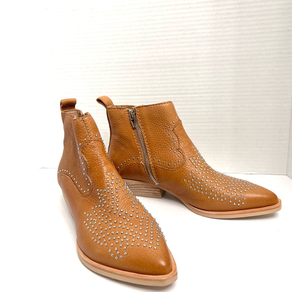 Dolce Vita Women Tan  Mocha Studded Leather Western Ankle Boots. Zip Closure
